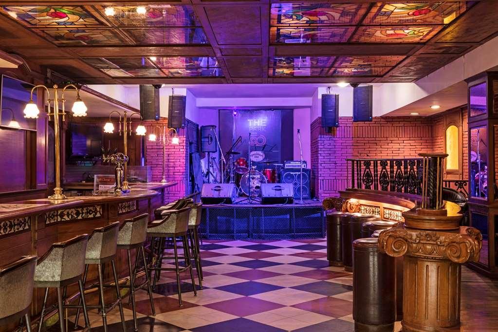 Отель The Park Калькутта Ресторан фото The interior of the nightclub