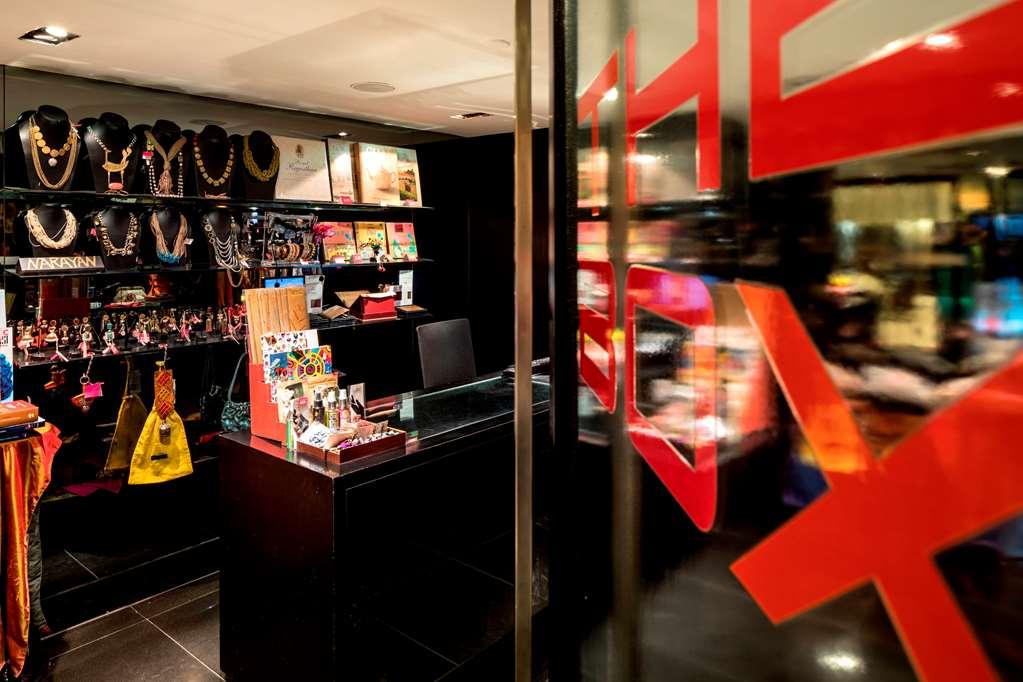 Отель The Park Калькутта Удобства фото The interior of a typical store
