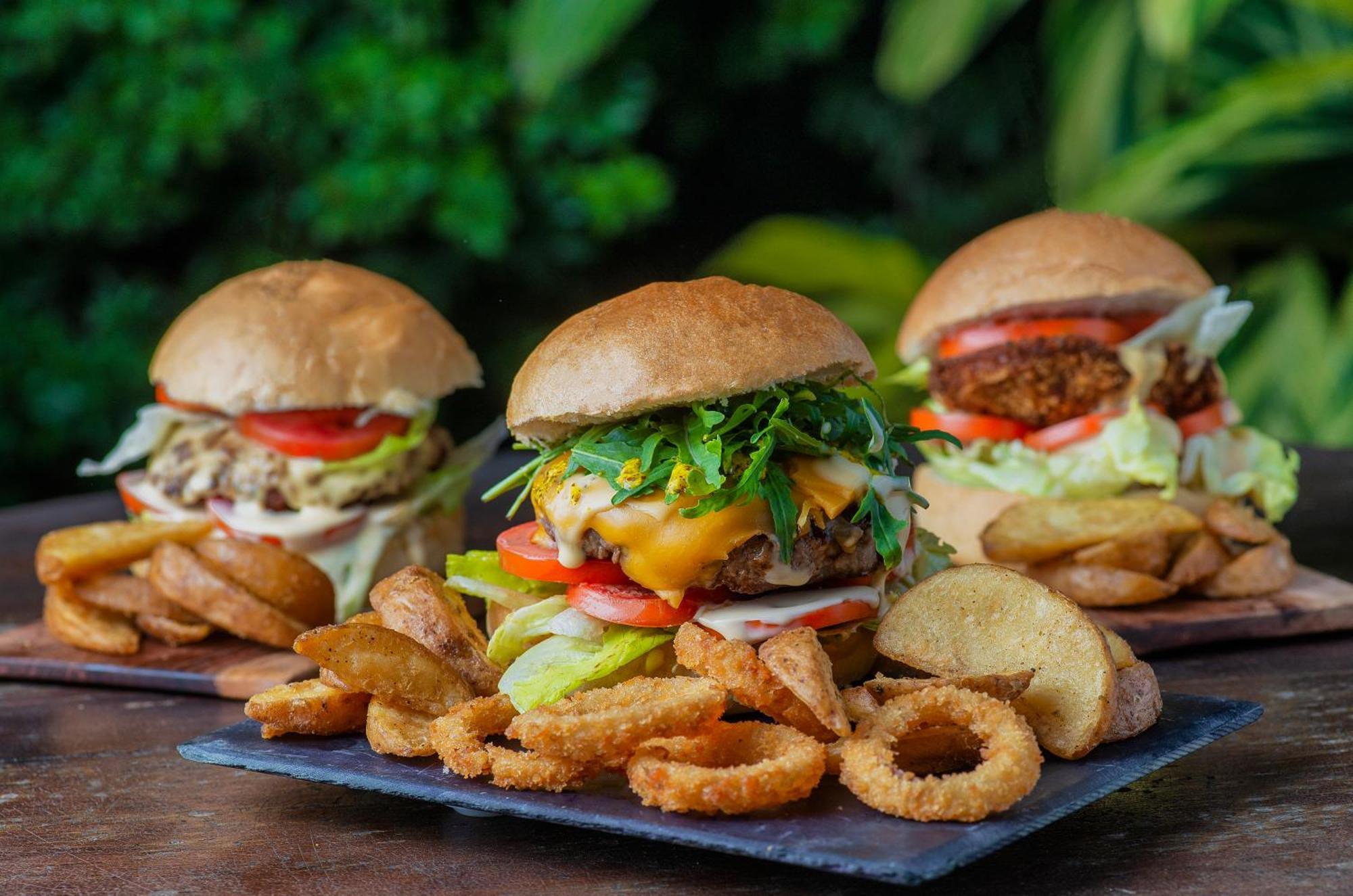 Отель The Park Калькутта Экстерьер фото A selection of burgers from the Burger Kitchen